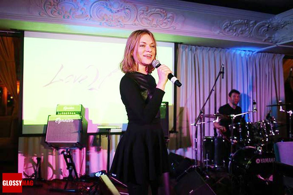 Ксения Коламбацкая на праздновании 2-летия Love2Beauty.ru в EMPORIO CAFE, 20 ноября 2014 г.