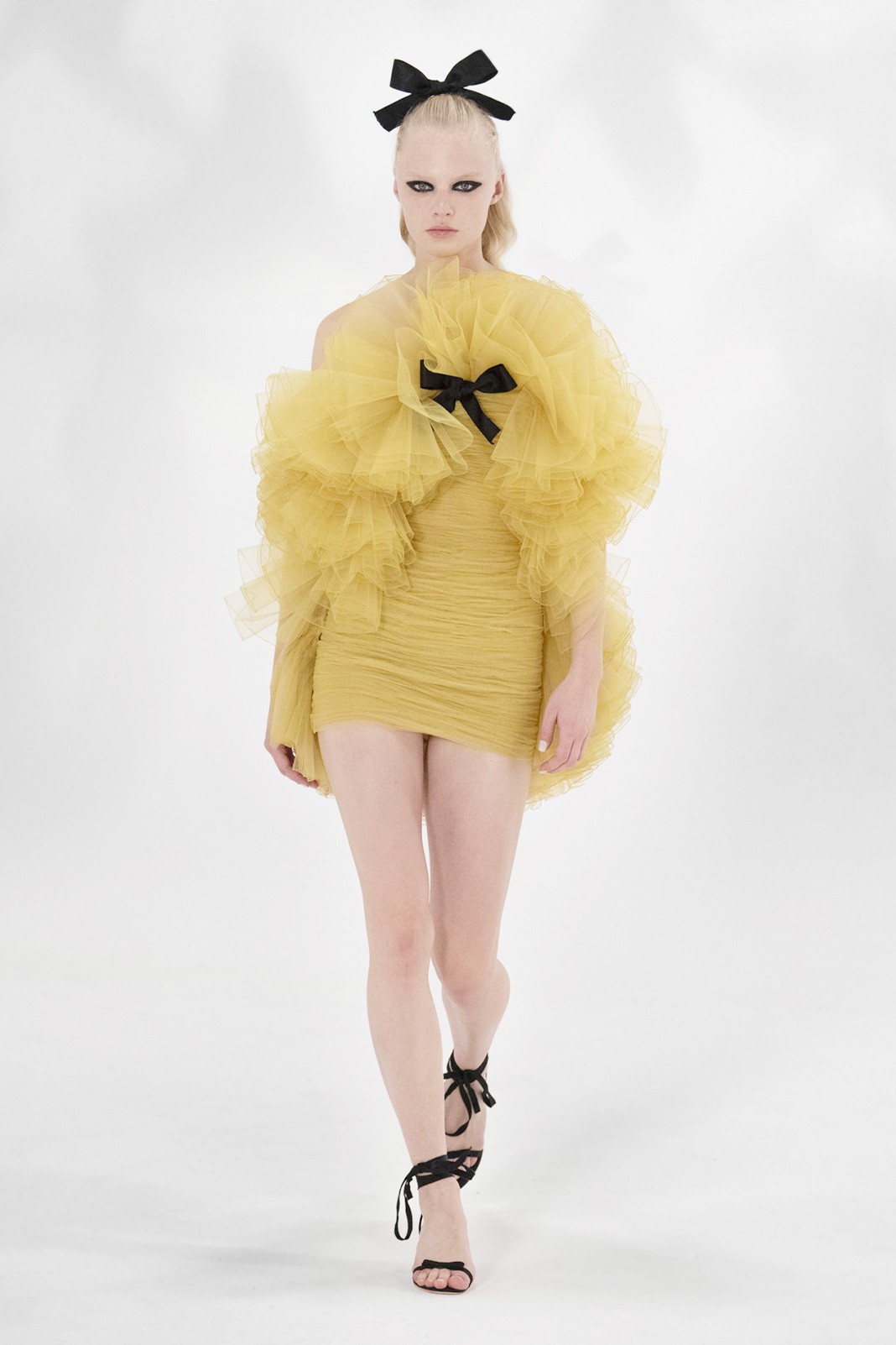 Giambattista Valli Spring/Summer 2021 Ready-to-Wear Giambattista Valli Spring/Summer 2021 Ready-to-Wear Collection