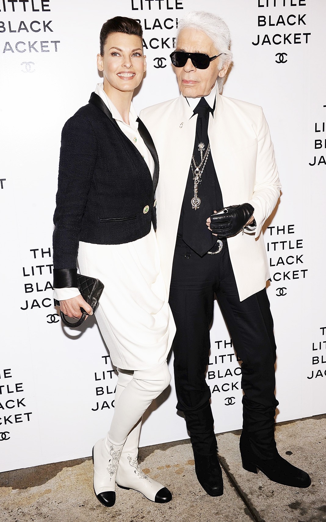 Линда Евангелиста, Карл Лагерфельд на мероприятии Chanel's: The Little Black Jacket Event в Нью-Йорке Линда Евангелиста, Карл Лагерфельд на мероприятии Chanel's: The Little Black Jacket Event в Нью-Йорке, 6 июня 2012 г.