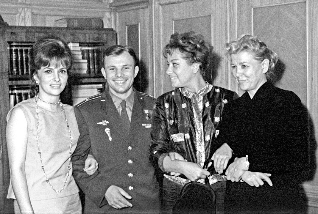 Джина Лоллобриджида, Юрий Гагарин, Мариза Мерлини, Екатерина Фурцева во время приема в Министерстве культуры, июль 1961 г.