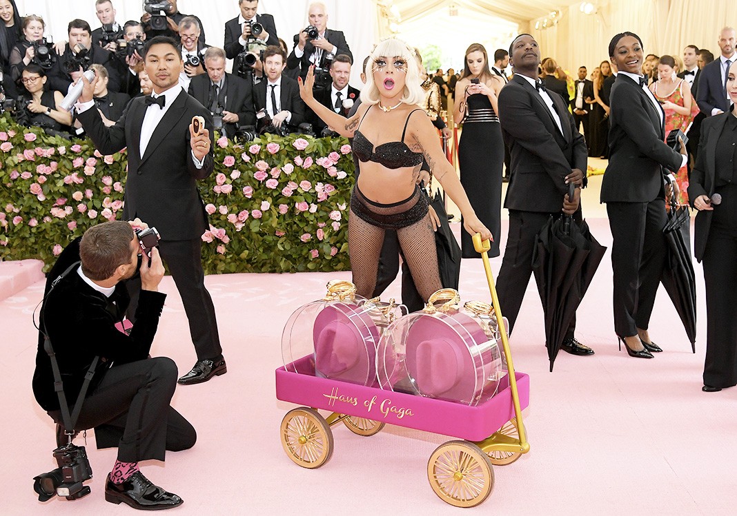Леди Гага на Met Gala 2019 года Camp: Notes on Fashion в Нью-Йорке, 6 мая 2019 г.
