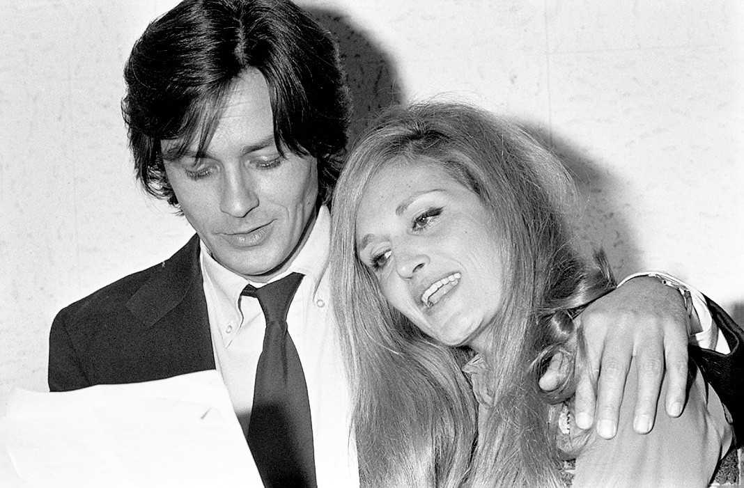 Ален Делон и Далида записывают песню «Paroles Paroles» во Франции, ноябрь 1972 г.