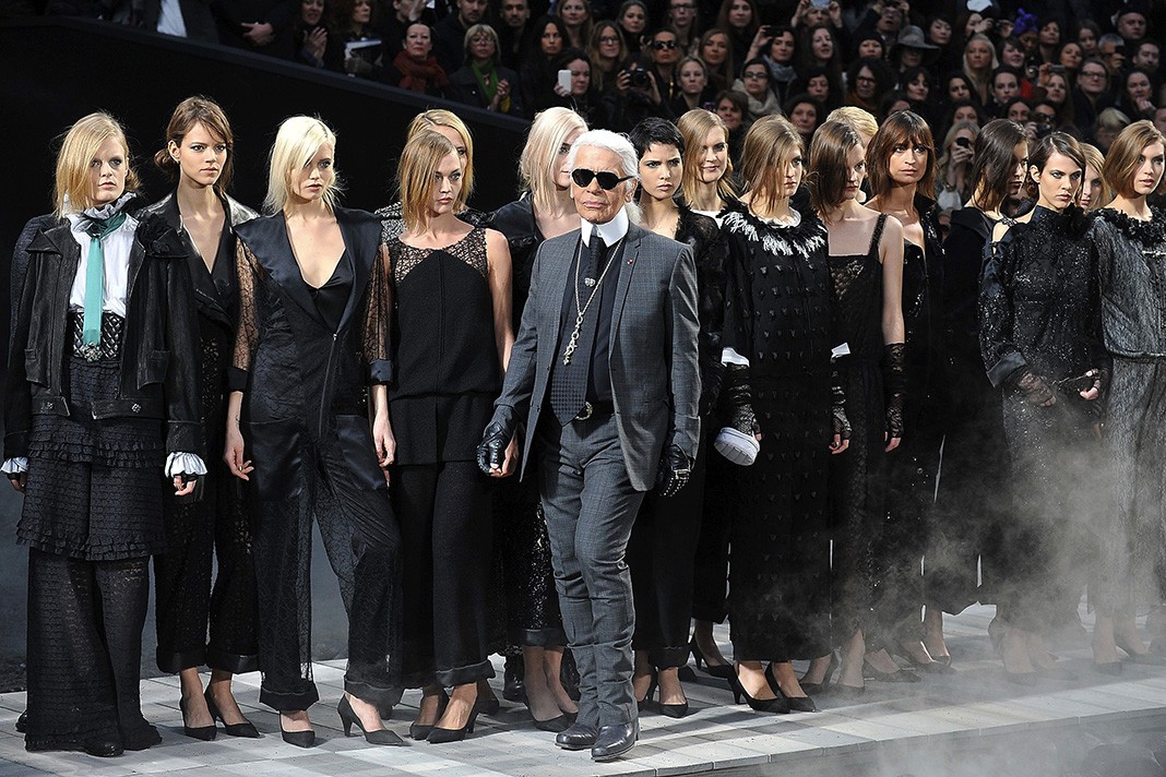 На шоу Chanel Ready to Wear Осень/Зима 2011/2012 во время Парижской Недели моды, 8 марта 2011 г.