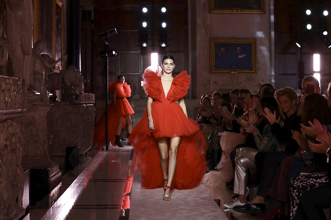 На шоу Giambattista Valli Loves H&M в Риме, 24 октября 2019 г.