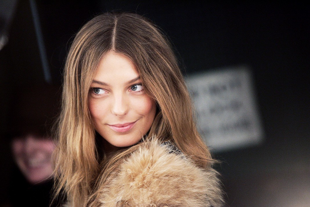 Дарья Вербова на backstage шоу Marc Jacobs Fall 2006 в рамках Недели моды в Нью-Йорке На backstage шоу Marc Jacobs Fall 2006 в рамках Недели моды в Нью-Йорке (Olympus Fashion Week), 6 февраля 2006 г.