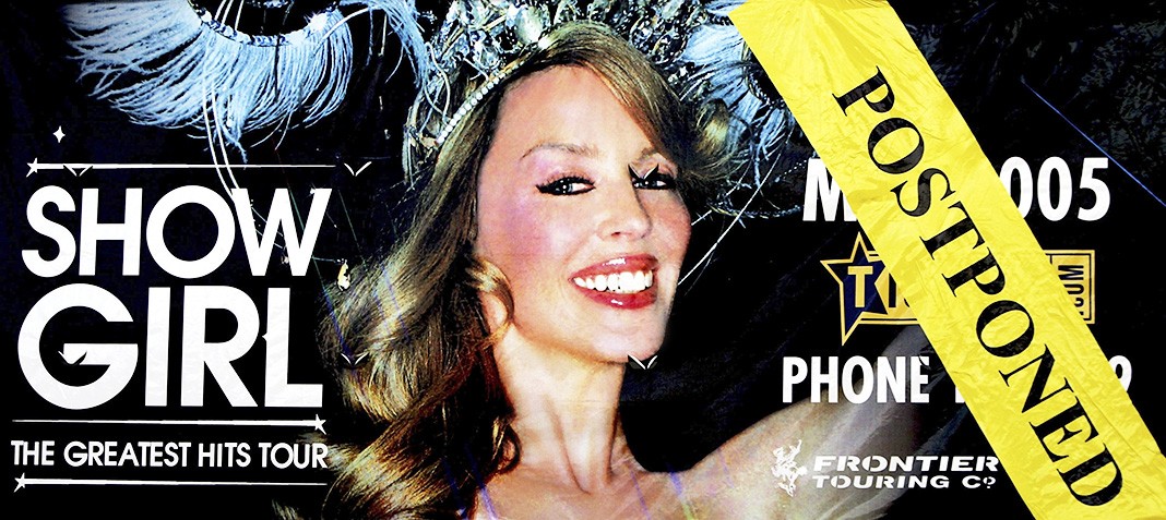 Реклама предстоящего тура Кайли Миноуг Showgirl: The Greatest Hits Tour, с пометкой «Отложен», Сидней, 19 мая 2005 г. Реклама предстоящего тура Кайли Миноуг Showgirl: The Greatest Hits Tour, с пометкой «Отложен»