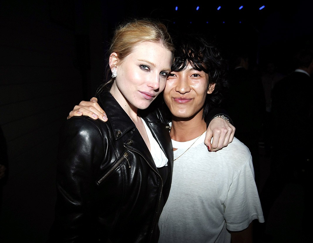 Дри Хемингуэй, Александр Ванг на открытии The High Line's Opening Summer Benefit, представленного Calvin Klein Collection Дри Хемингуэй, Александр Ванг на открытии The High Line's Opening Summer Benefit