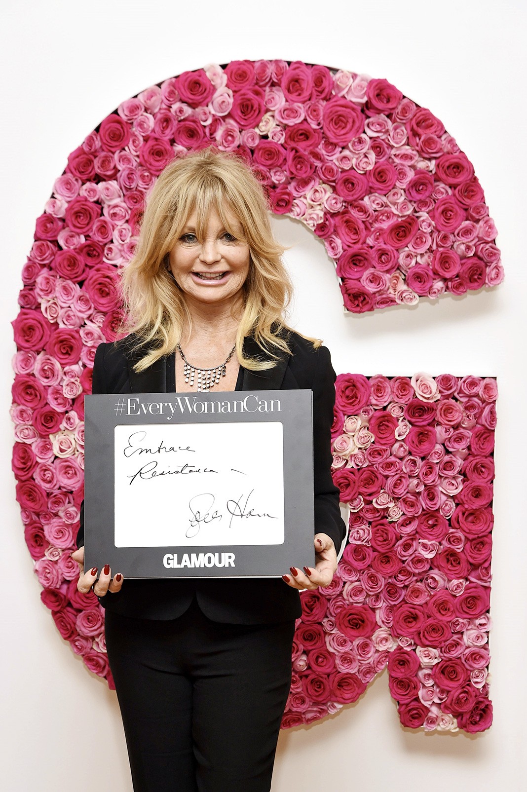 Голди Хоун за кулисами церемонии вручения премии «Glamour Women of the Year Awards» в Нью-Йорке За кулисами церемонии вручения премии «Glamour Women of the Year Awards» в Нью-Йорке, 9 ноября 2015 г.