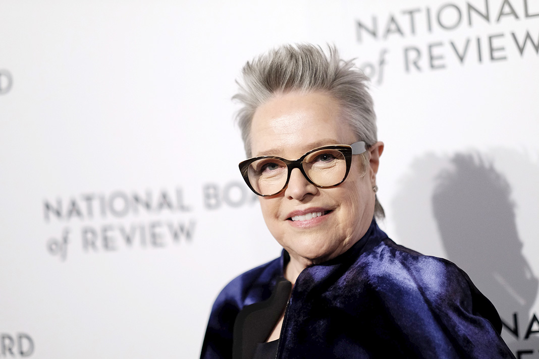 Кэти Бейтс на ежегодном гала-концерте The National Board of Review Annual Awards Gala в Нью-Йорке На ежегодном гала-концерте The National Board of Review Annual Awards Gala