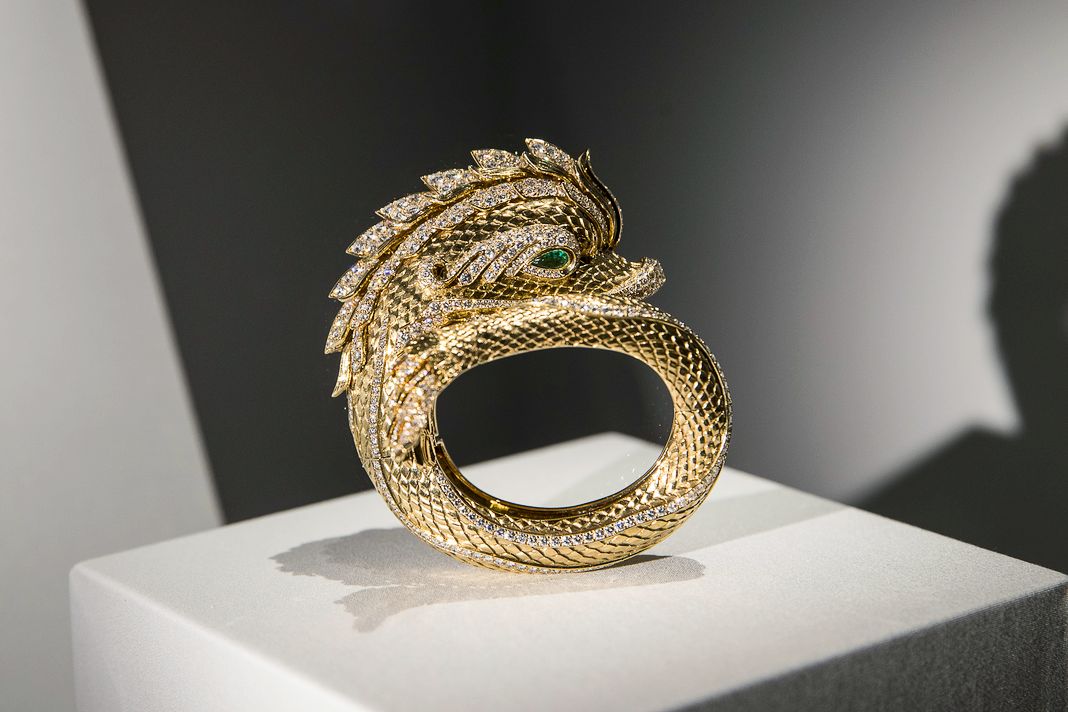 Браслет Dolphin на выставке Cartier Браслет Dolphin Cartier