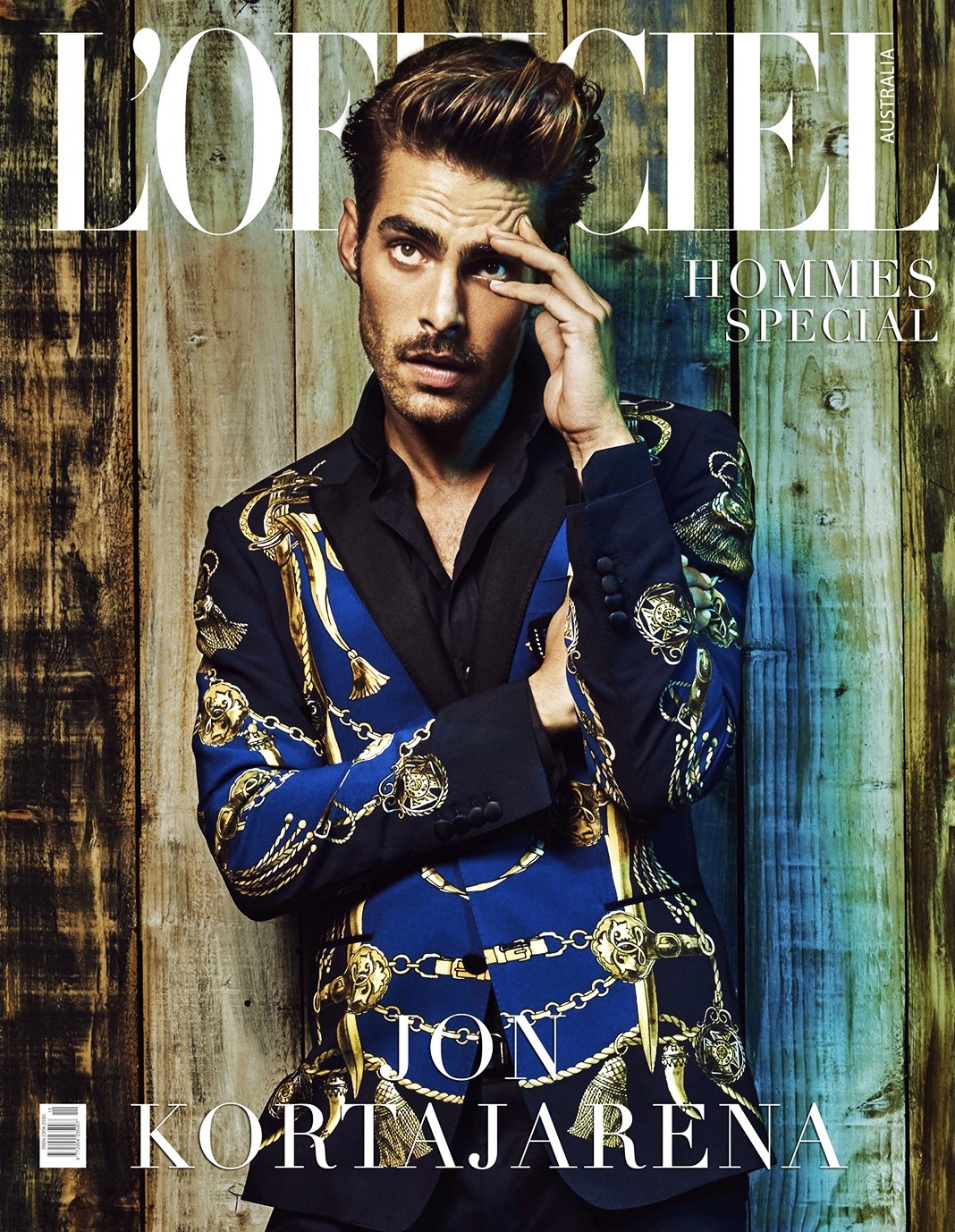 Джон Кортахарена на обложке журнала L’Officiel Australia Hommes, январь 2018 г. На обложке журнала L’Officiel Australia Hommes
