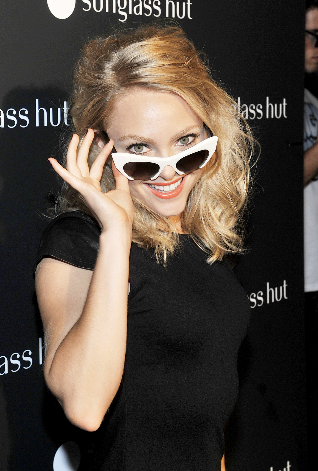 АннаСофия Робб на открытии магазина Sunglass Hut Times Square, организованном Джорджией Мэй Джаггер АннаСофия Робб на открытии магазина Sunglass Hut Times Square