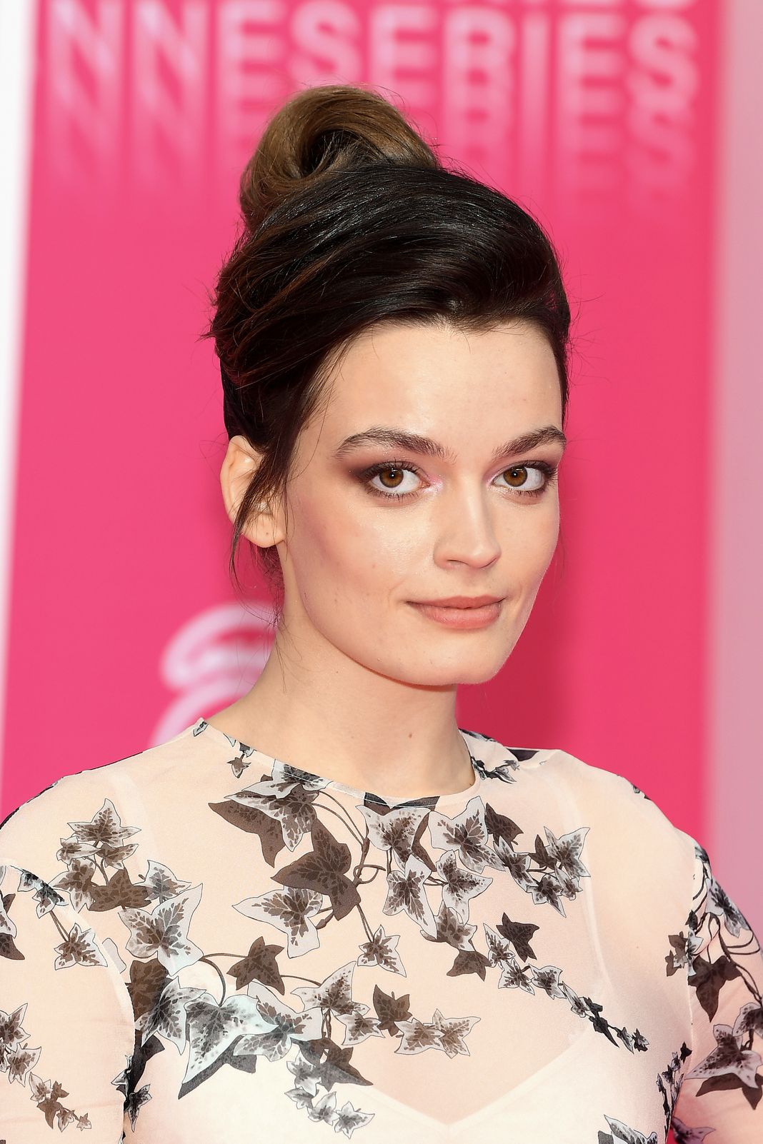 Эмма Макки на церемонии открытия 2-го международного фестиваля сериалов Canneseries, 5 апреля 2019 г. Эмма Макки на церемонии открытия 2-го международного фестиваля сериалов Canneseries