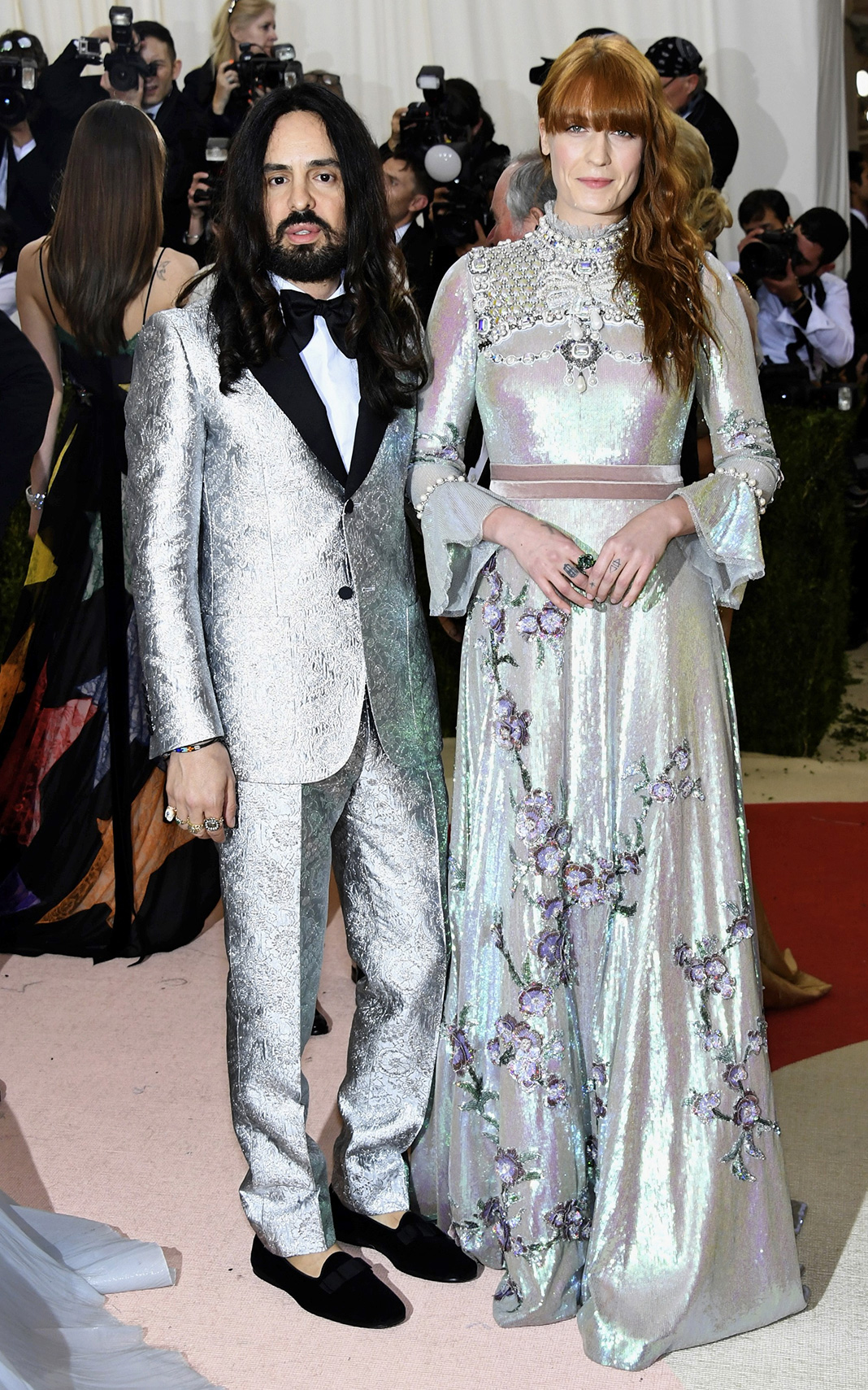 Алессандро Микеле, Флоренс Уэлч на балу Института костюма Met Gala 2016: «Manus x Machina: Fashion In An Age Of Technology» в Нью-Йорке, 2 мая 2016 г.