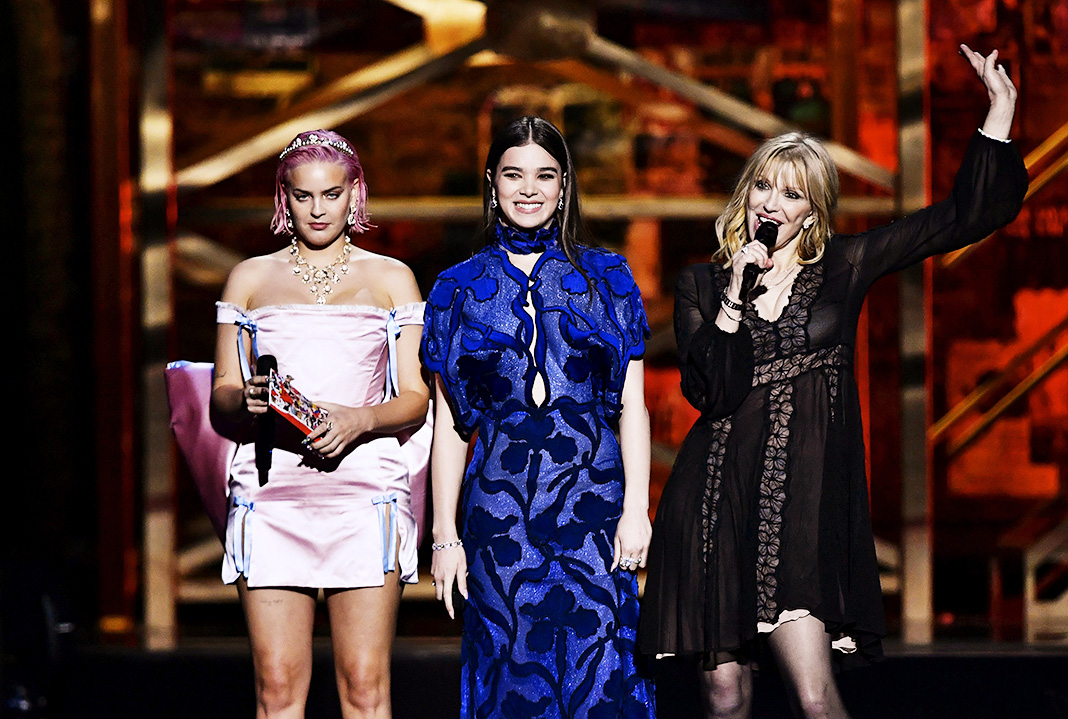 Энн-Мари, Хейли Стайнфелд, Кортни Лав на церемонии вручения премий BRIT Awards 2020 в Лондоне Энн-Мари, Хейли Стайнфелд, Кортни Лав на церемонии вручения премий BRIT Awards 2020