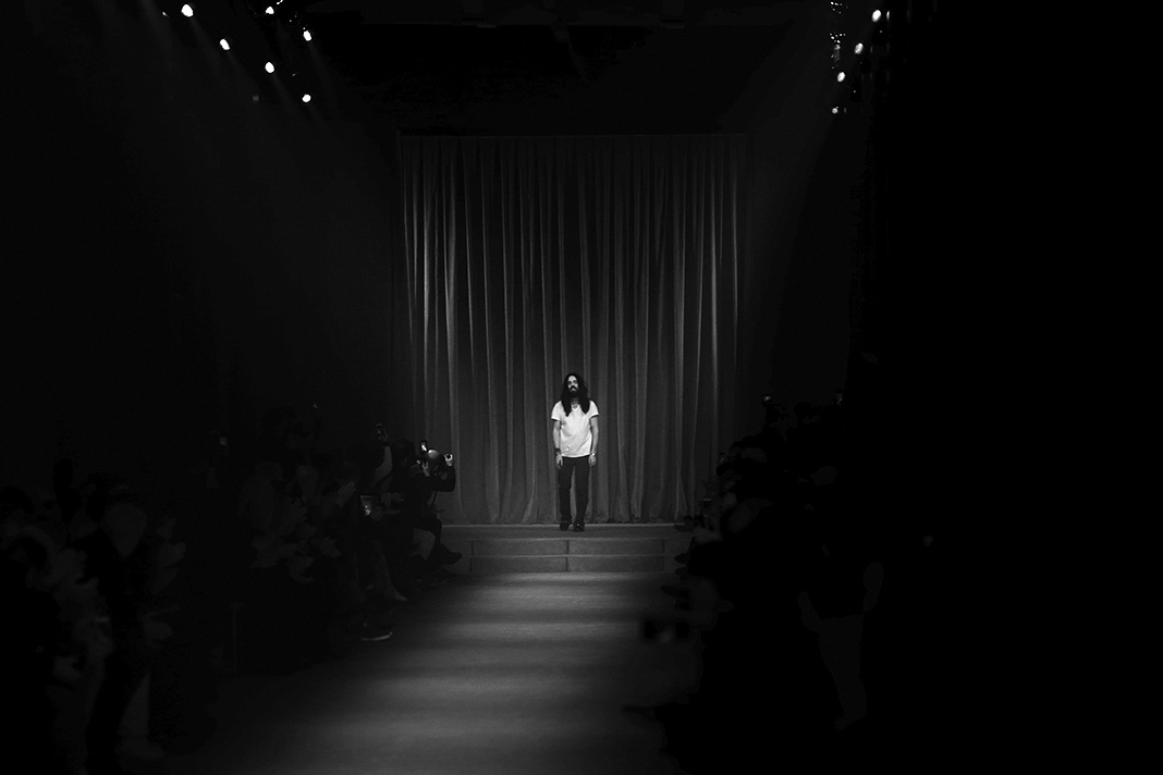 Алессандро Микеле на шоу Gucci Осень/Зима 2016/17 в рамках Миланской недели мужской моды На шоу Gucci Осень/Зима 2016/17 в рамках Миланской недели мужской моды, 18 января 2016 г.