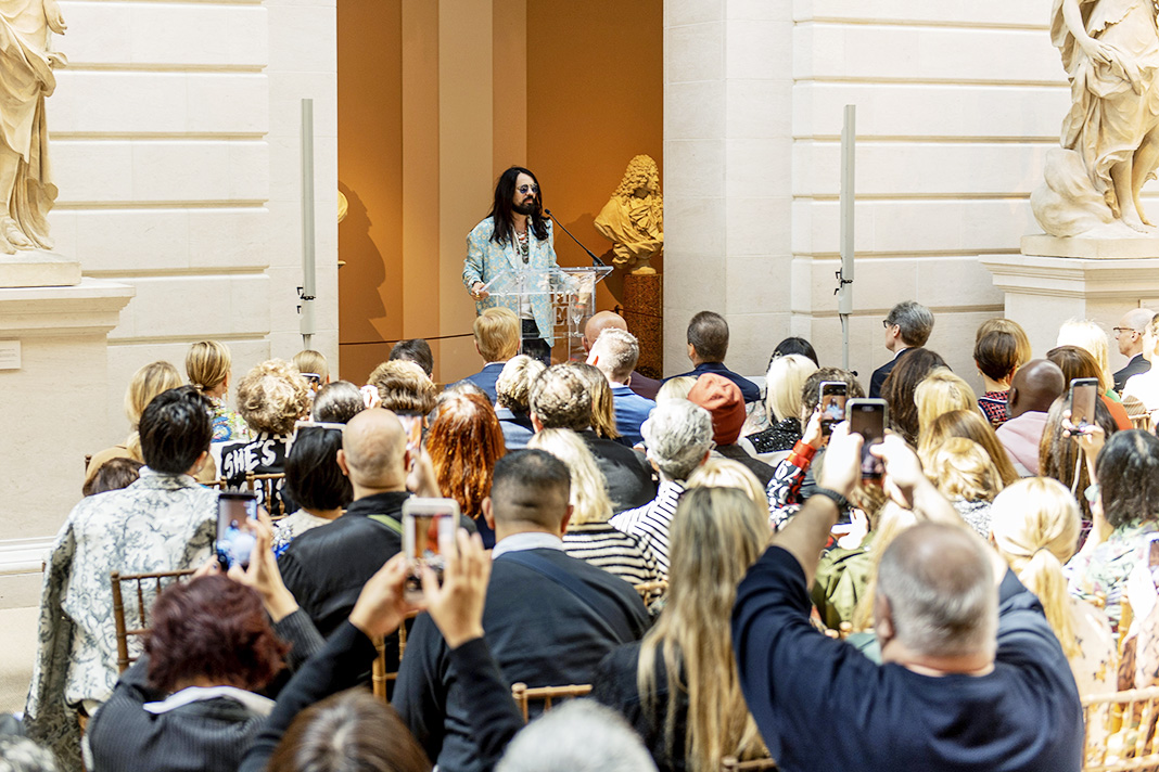 Алессандро Микеле выступает на балу Института костюма Met Gala 2019: «Camp: Notes On Fashion» Выступает на балу Института костюма Met Gala 2019