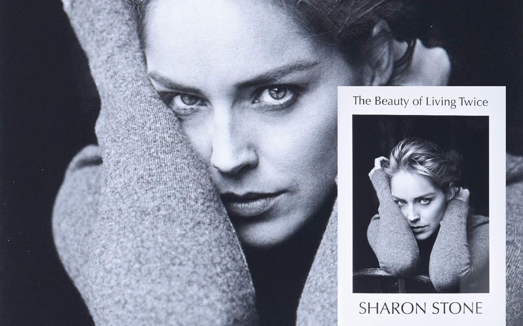 Мемуары Шэрон Стоун «The Beauty of Living Twice» Мемуары актрисы Шэрон Стоун «The Beauty of Living Twice»