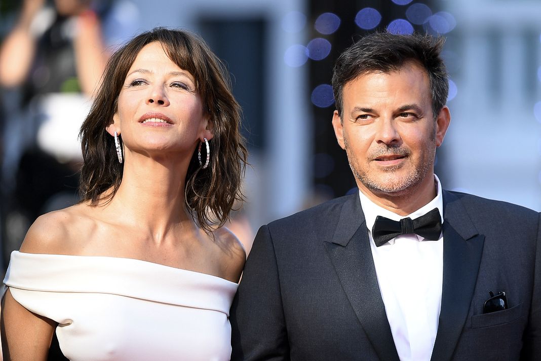 Софи Марсо, Франсуа Озон на премьере фильма «Все прошло хорошо» в рамках 74-го ежегодного Каннского кинофестиваля Софи Марсо, Франсуа Озон на премьере фильма «Все прошло хорошо»