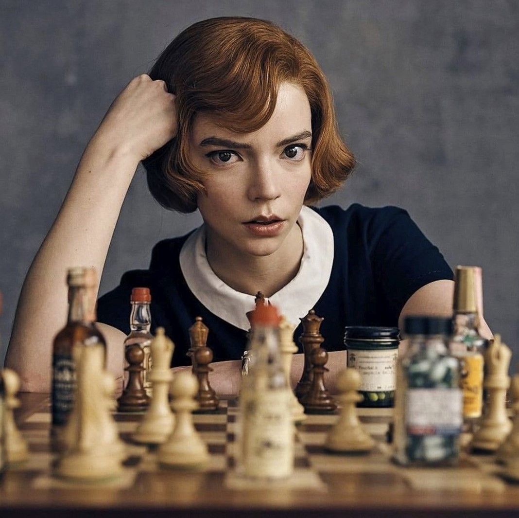 Аня Тейлор-Джой в фильме «Ход королевы» (2020), в роли Бет Хармон Аня Тейлор-Джой в фильме «Ход королевы»