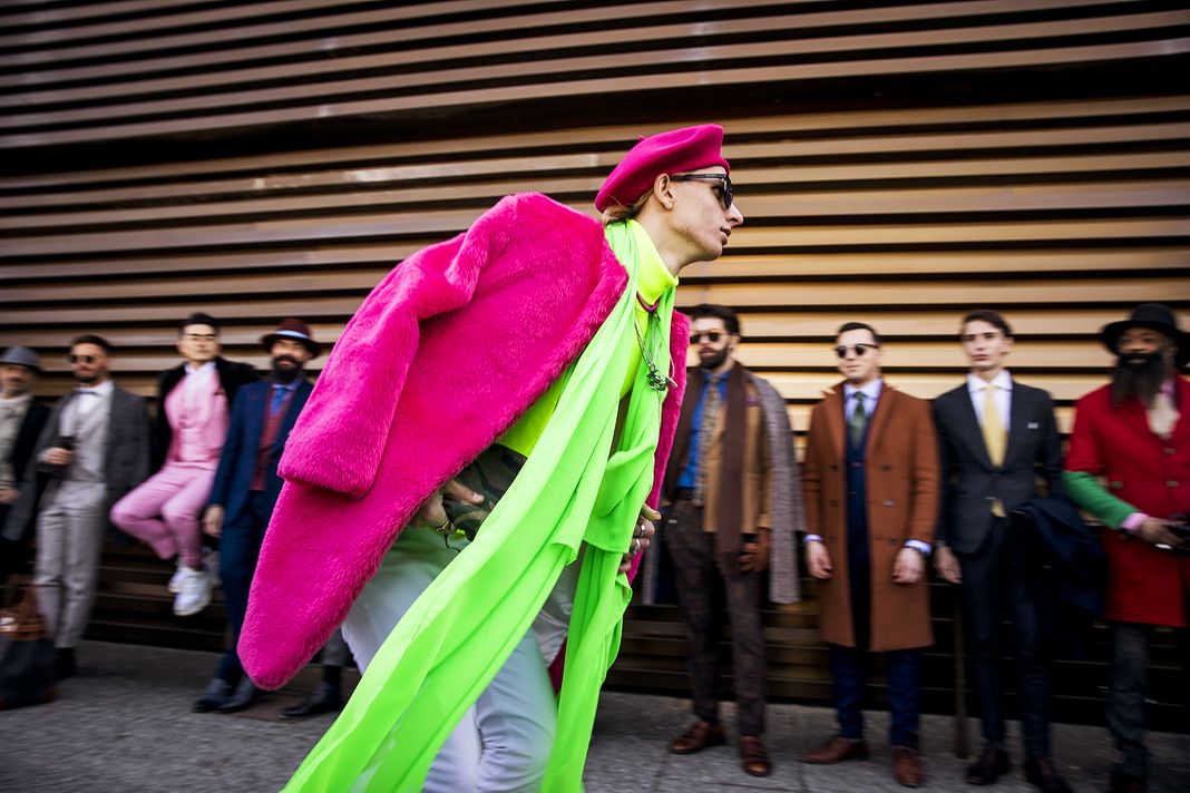 Гость на 95-й выставке мужской моды Pitti Uomo во Флоренции