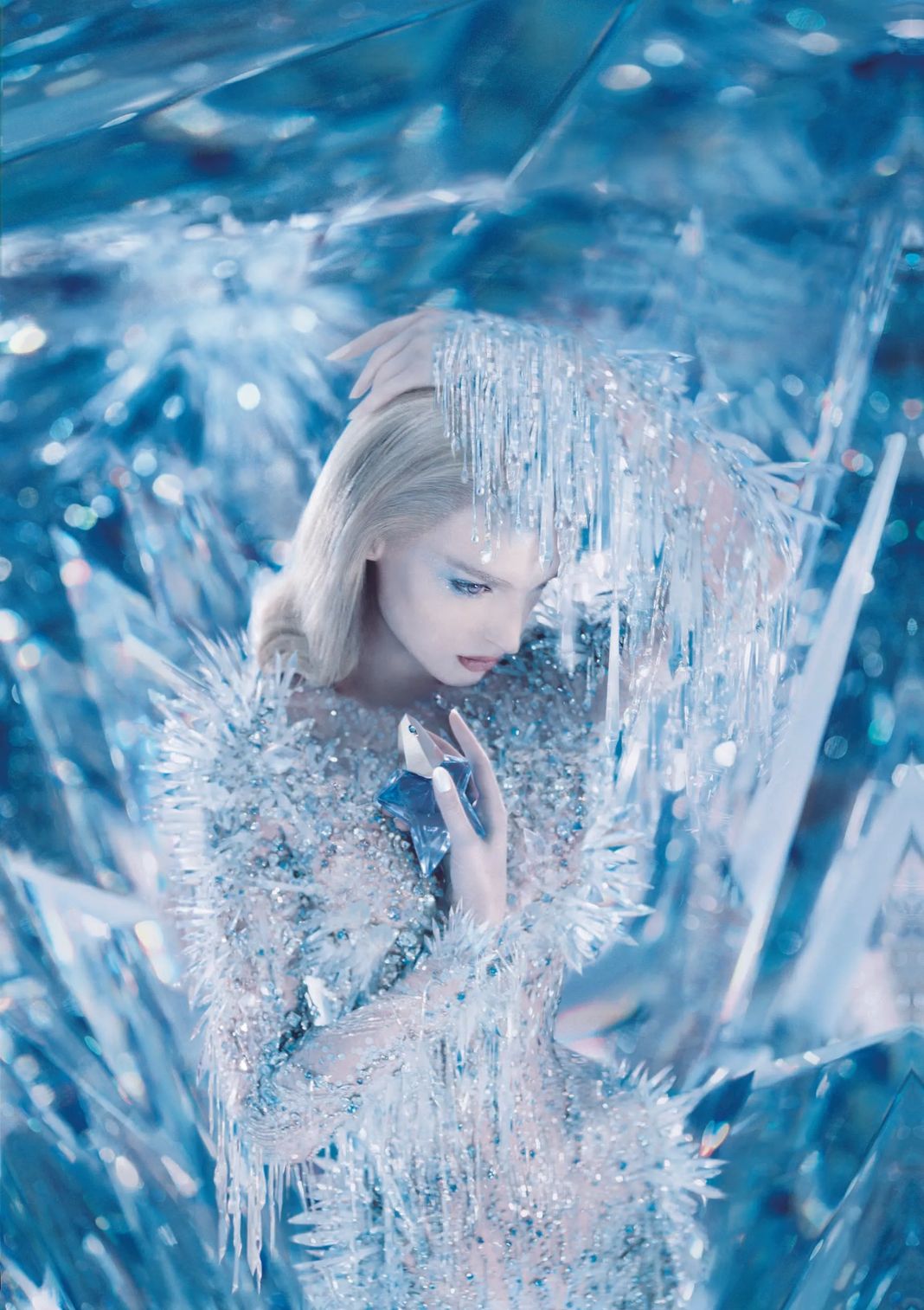 Эми Уэссон в рекламной кампании аромата Angel Mugler