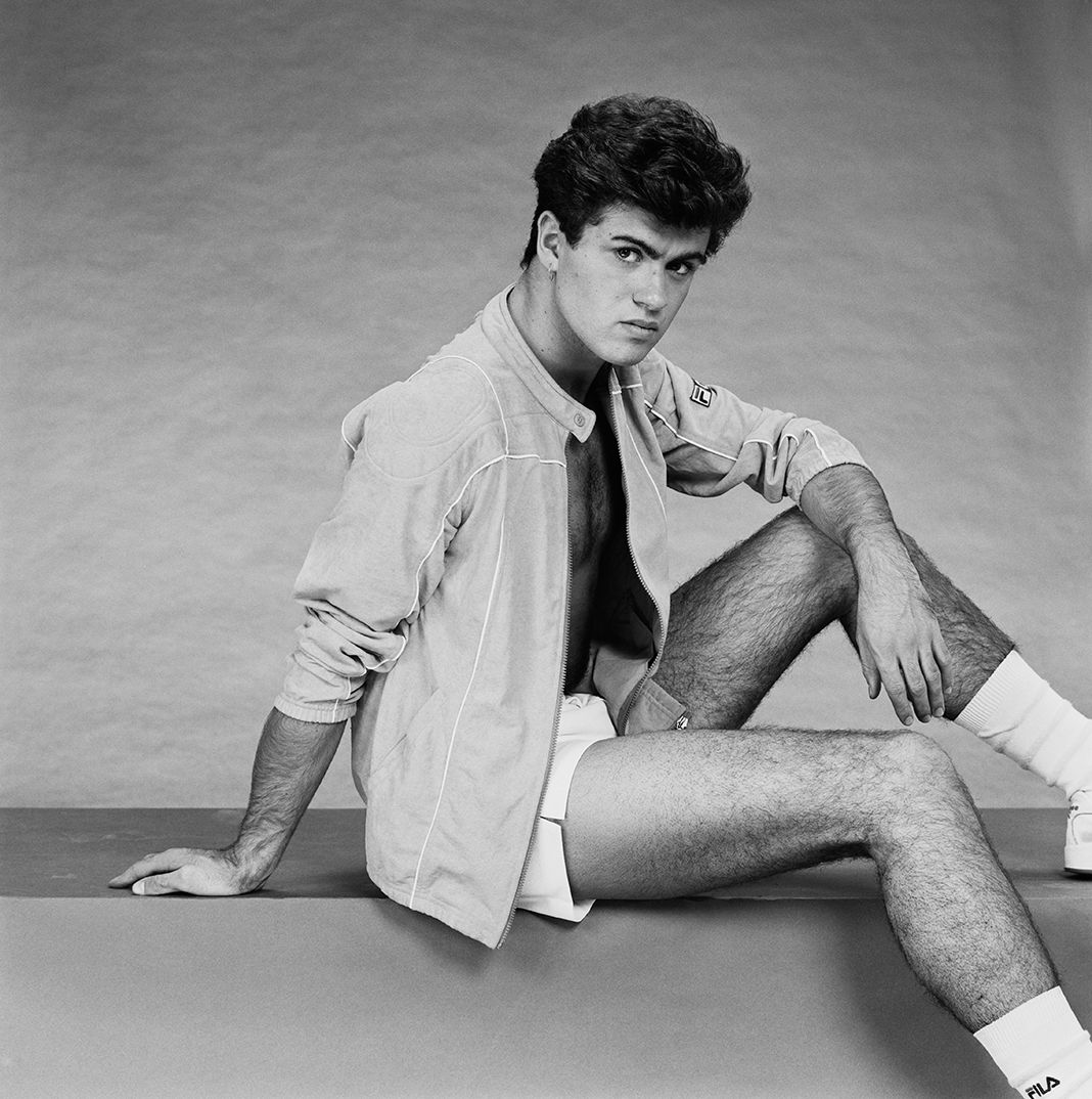 Британский певец и автор песен Джордж Майкл (1963-2016) из поп-дуэта Wham!, Великобритания, 8 ноября 1983 года. Британский певец и автор песен Джордж Майкл (1963-2016) из поп-дуэта Wham!, Великобритания.