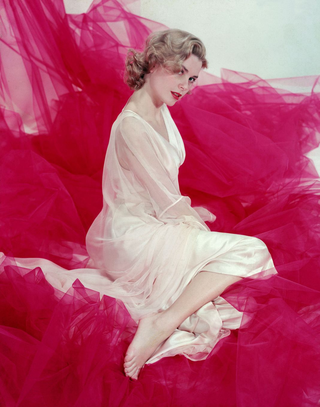 Американская актриса Грейс Келли (1929-1982) изображена на этом портрете в начале 1950-х годов. Американская актриса Грейс Келли изображена на этом портрете в начале 1950-х годов.