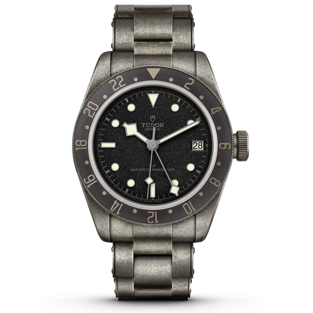 Часы Tudor Black Bay GMT One в корпусе из состаренной стали Tudor Black Bay GMT One в корпусе из состаренной стали