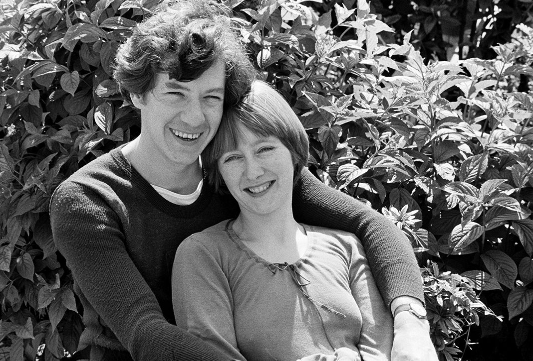 Иэн Маккеллен и Джемма Джонс, Великобритания, 21 мая 1975 года. Иэн Маккеллен и Джемма Джонс.
