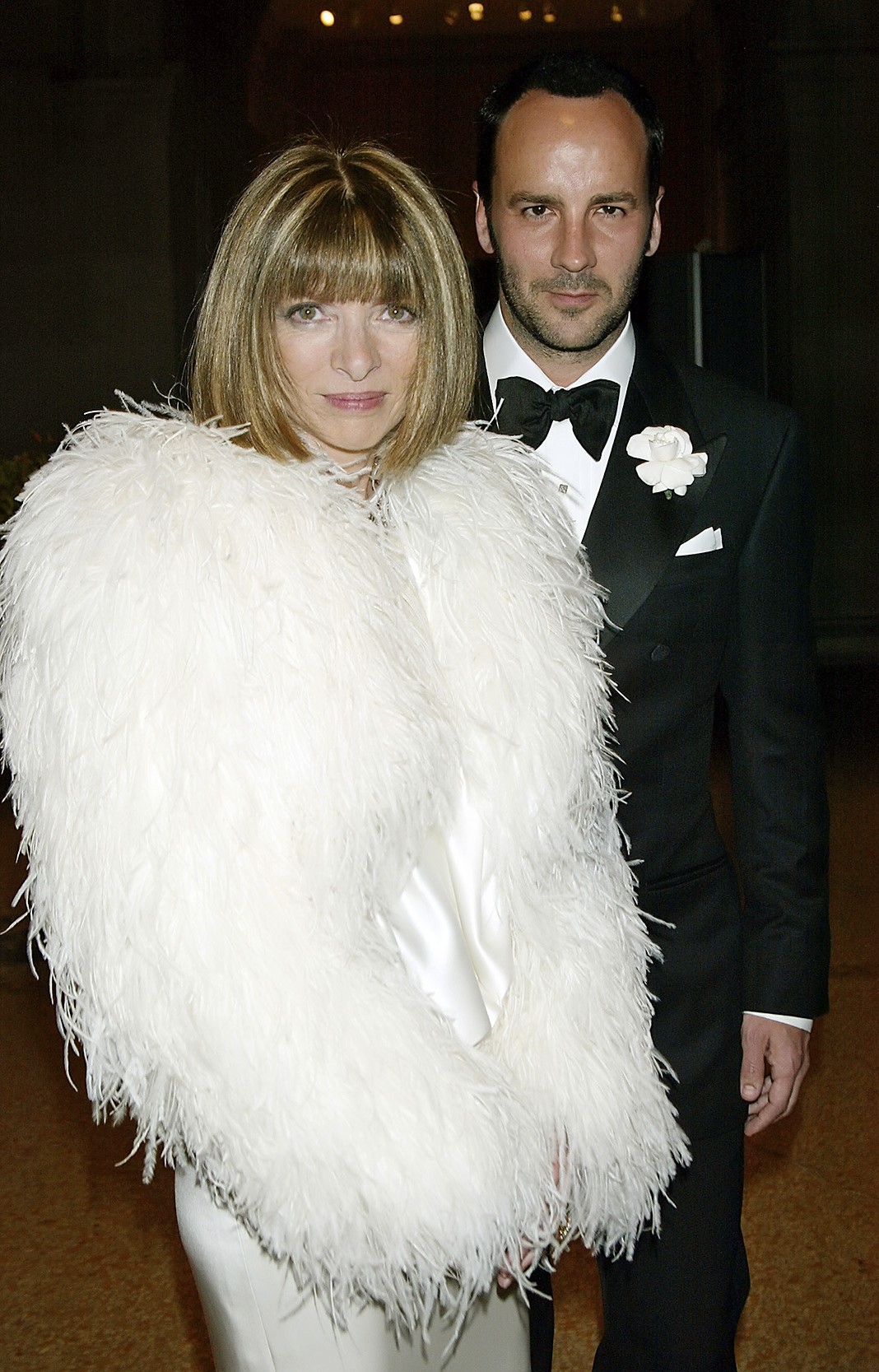 Редактор журнала Vogue Анна Винтур и модельер Том Форд на Costume Institute Benefit Gala, 28 апреля 2003 года в Нью-Йорке. Редактор журнала Vogue Анна Винтур и модельер Том Форд на Costume Institute Benefit Gala, 28 апреля 2003 года в Нью-Йорке.