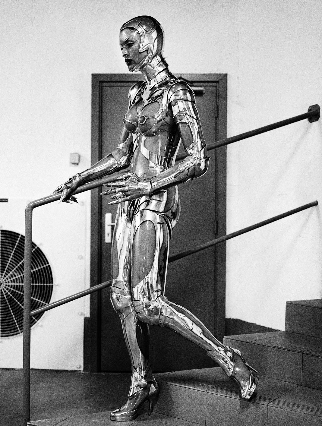 Клаудия Линкс в костюме из коллекции Maschinenmensch, 1995 г. Клаудия Линкс в костюме из коллекции Maschinenmensch Осень-Зима 1995/1996