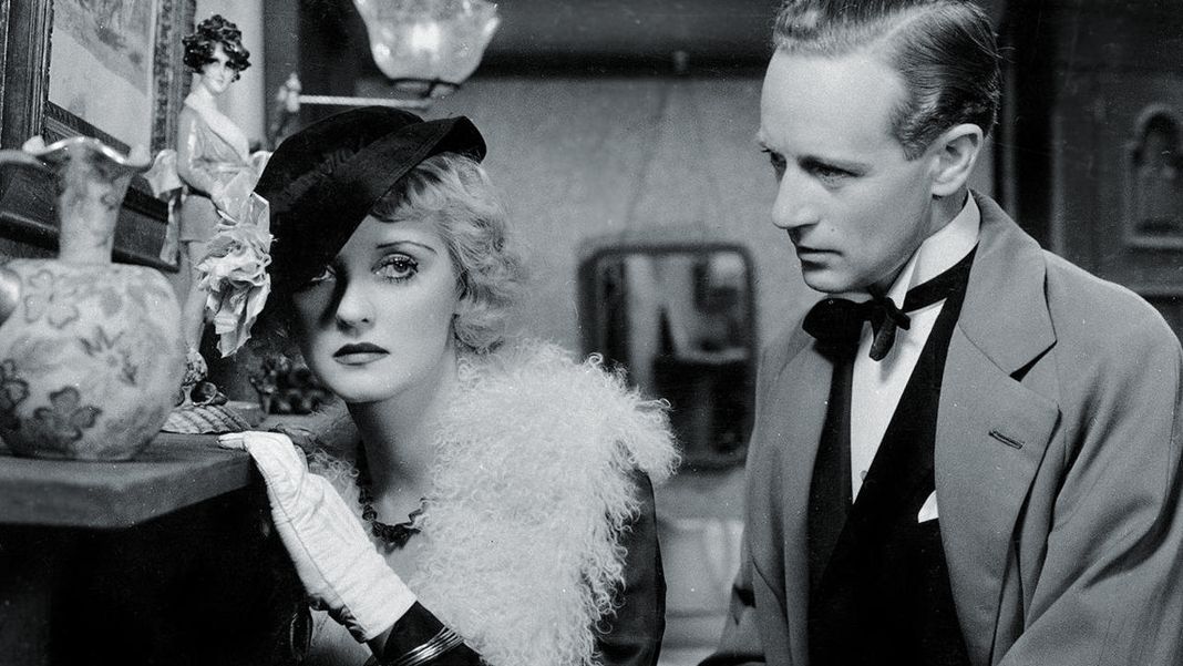В фильме «Все о Еве» (1950) в экранизации романа Соммерсета Моэма «Бремя страстей человеческих»