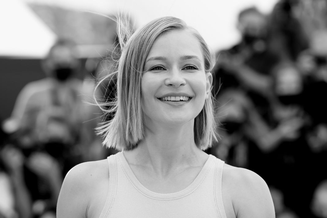 Юлия Пересильд на фотоколле фильма «Петровы в гриппе» в рамках 74-го ежегодного Каннского кинофестиваля, 13 июля 2021 г.