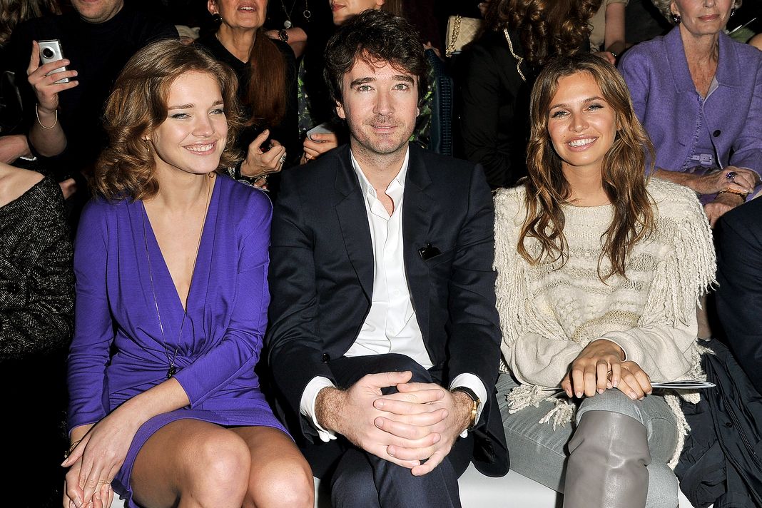 Наталья Водянова, Антуан Арно и Даша Жукова на показе Christian Dior в Париже, 2 марта 2012 г. Наталья Водянова, Антуан Арно и Даша Жукова на показе Christian Dior.