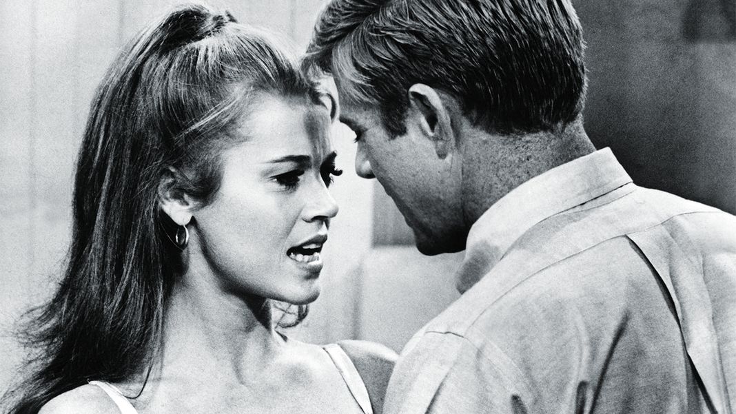 с Джейн Фондой в фильме «Босиком по парку», 1967 г. с Джейн Фондой в фильме «Босиком по парку», 1967 г.