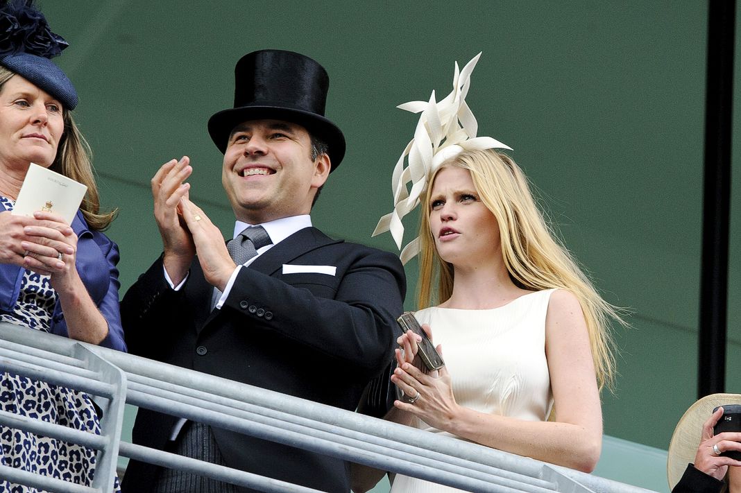 Дэвид Уоллиамс и модель Лара Стоун посещают Royal Ascot, 22 июня 2012 года в Аскоте. Дэвид Уоллиамс и модель Лара Стоун посещают Royal Ascot.