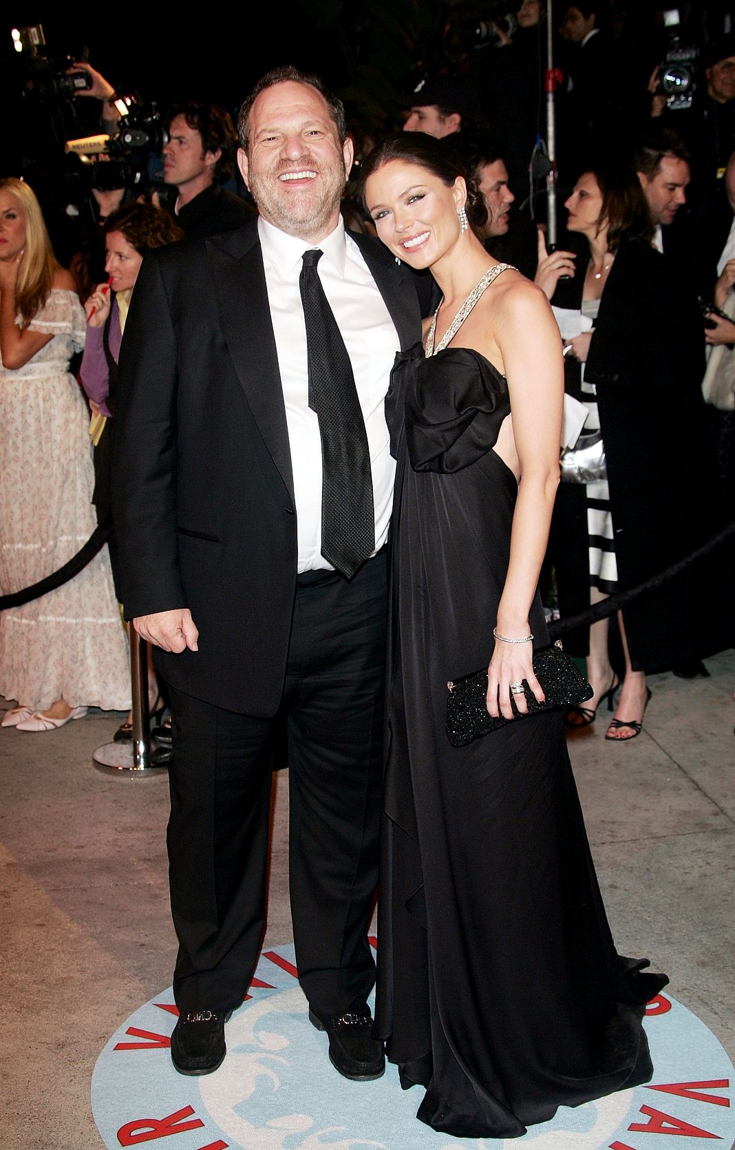 Харви Вайнштейн и Джорджина Чапман на вечеринке Vanity Fair Oscar Party в Западном Голливуде, 5 марта 2006 г. Харви Вайнштейн и Джорджина Чапман на вечеринке Vanity Fair Oscar Party