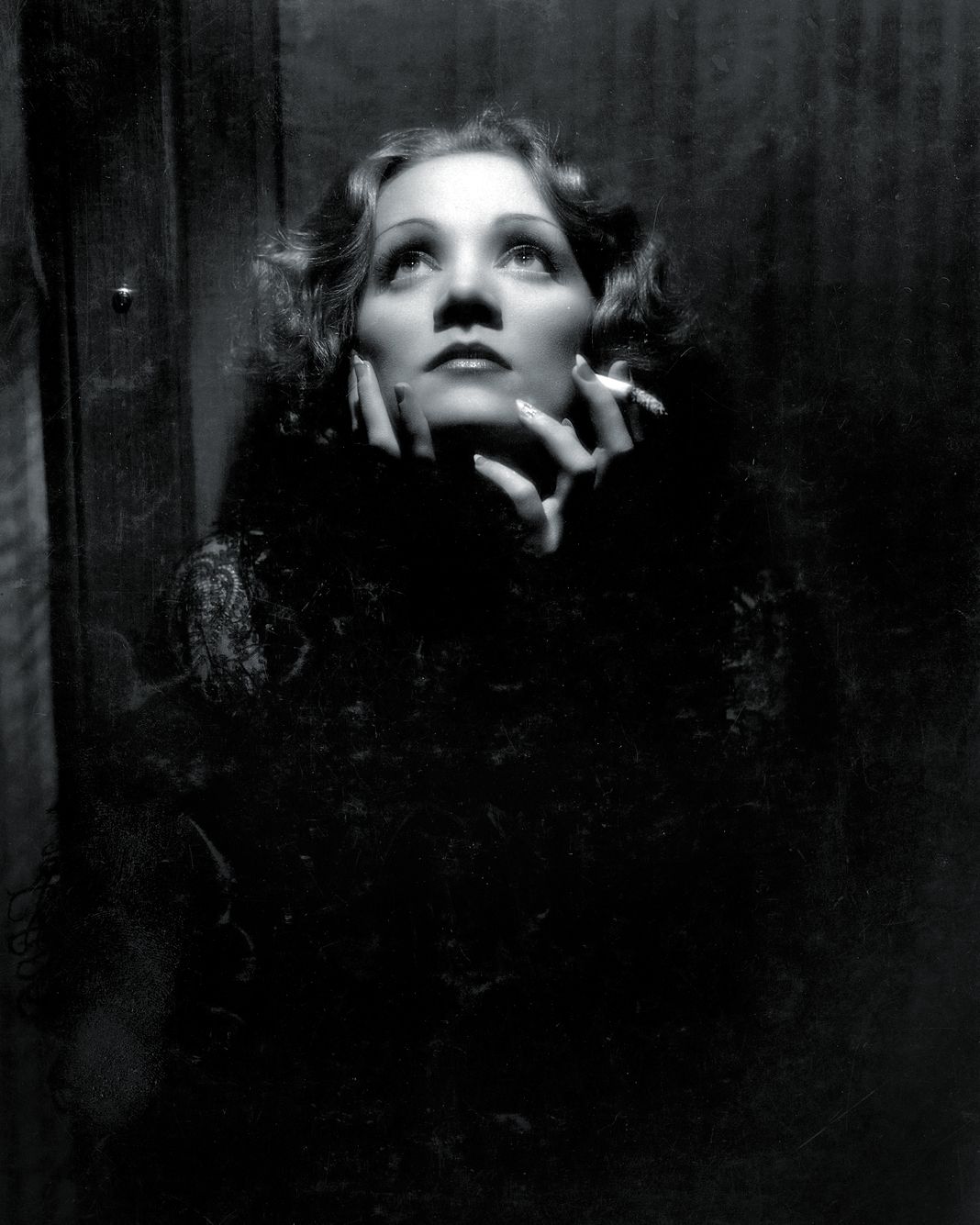 Марлен Дитрих в фильме «Шанхайский экспресс», 1932 г. Марлен Дитрих в фильме «Шанхайский экспресс».