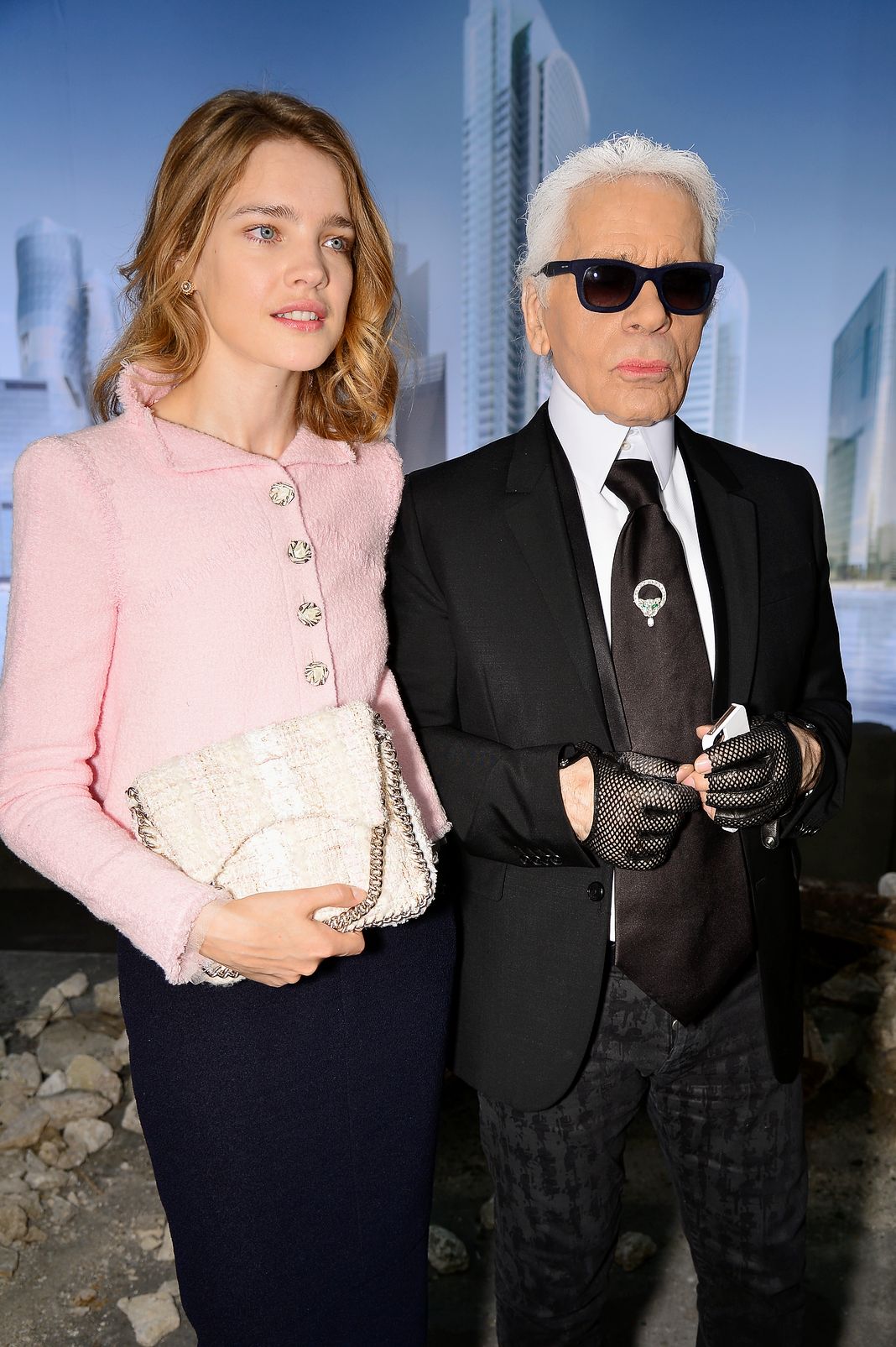 Наталья Водянова и Карл Лагерфельд на показе Chanel в рамках Paris Fashion Week Haute-Couture Fall в Париже, 2 июля 2013 г. Наталья Водянова и Карл Лагерфельд на показе Chanel в рамках Paris Fashion Week Haute-Couture Fall.