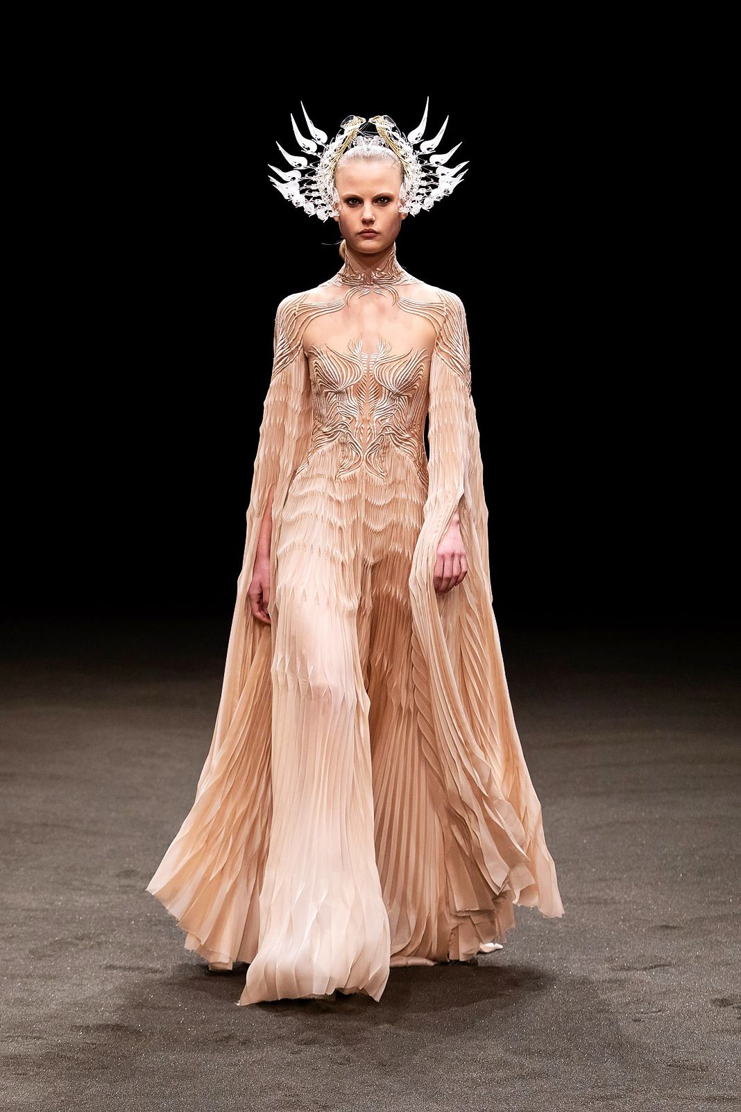 Шоу Iris Van Herpen Haute Couture Spring 2021 Шоу Iris Van Herpen Haute Couture Spring 2021