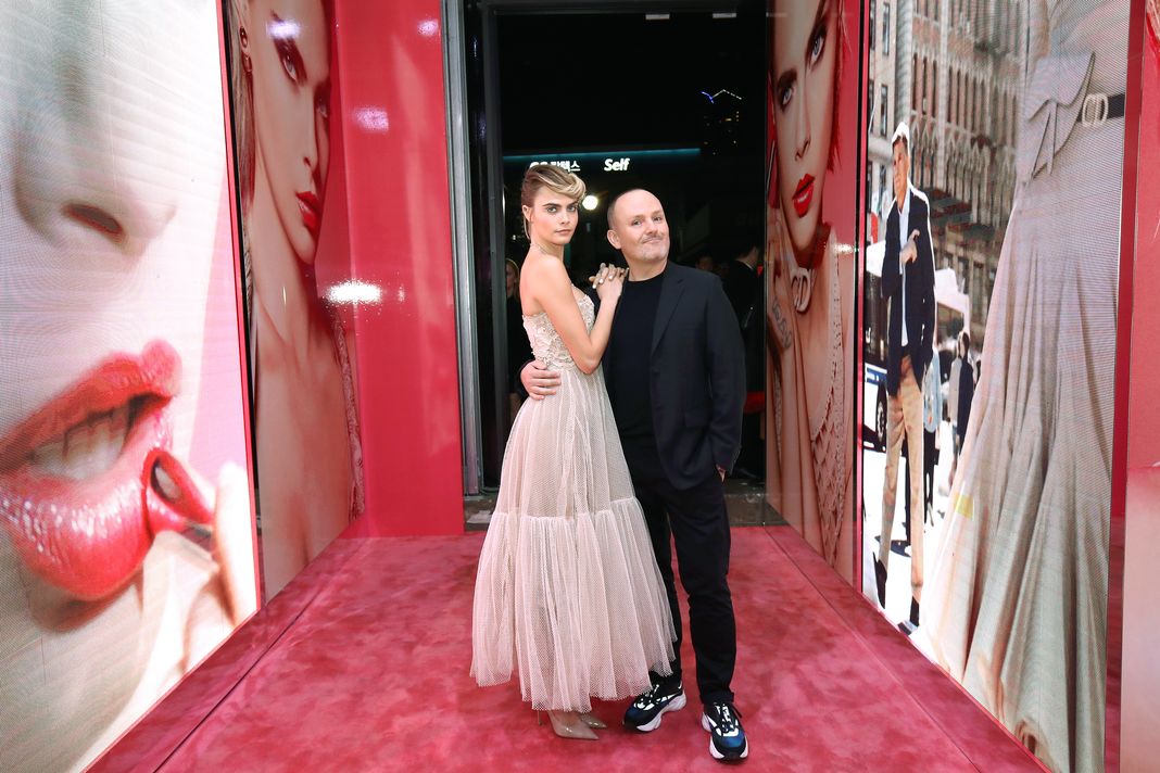 Кара Делевинь и Питер Филлипс присутствуют на презентации Dior Addict Stellar Shine, 4 апреля 2019 года в Сеуле. Кара Делевинь и Питер Филлипс присутствуют на презентации Dior Addict Stellar Shine.
