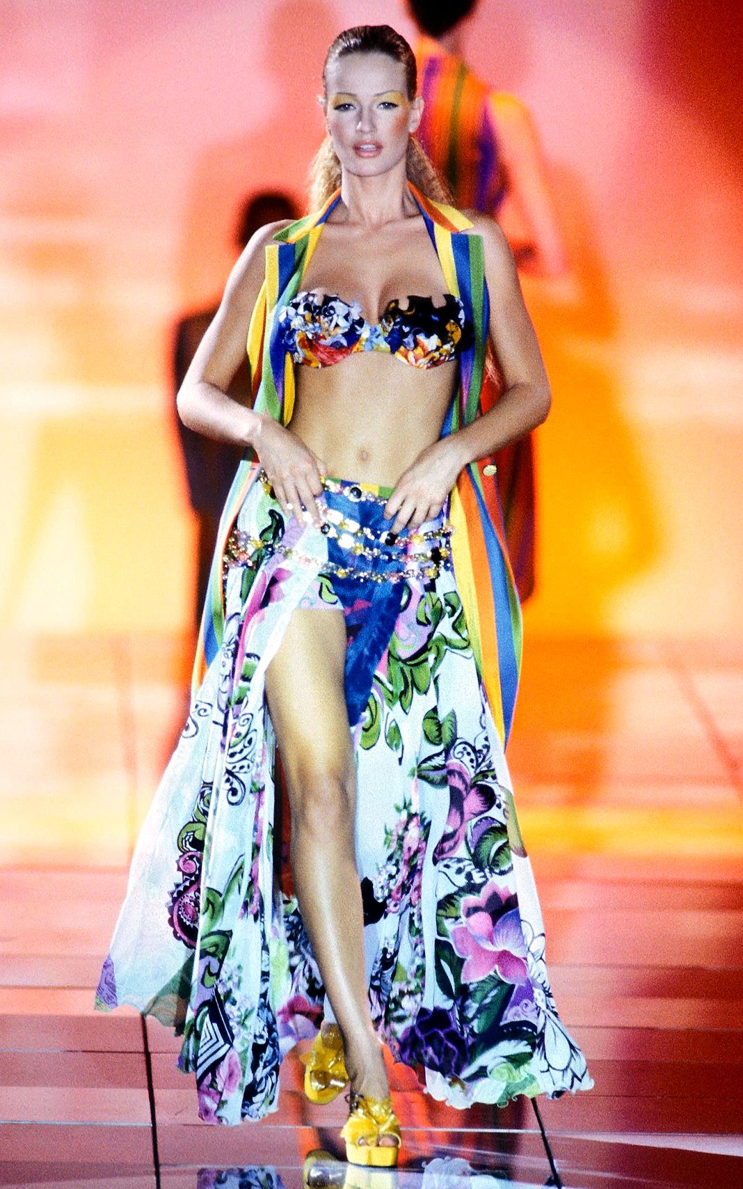 На шоу Versace RTW SS 1993