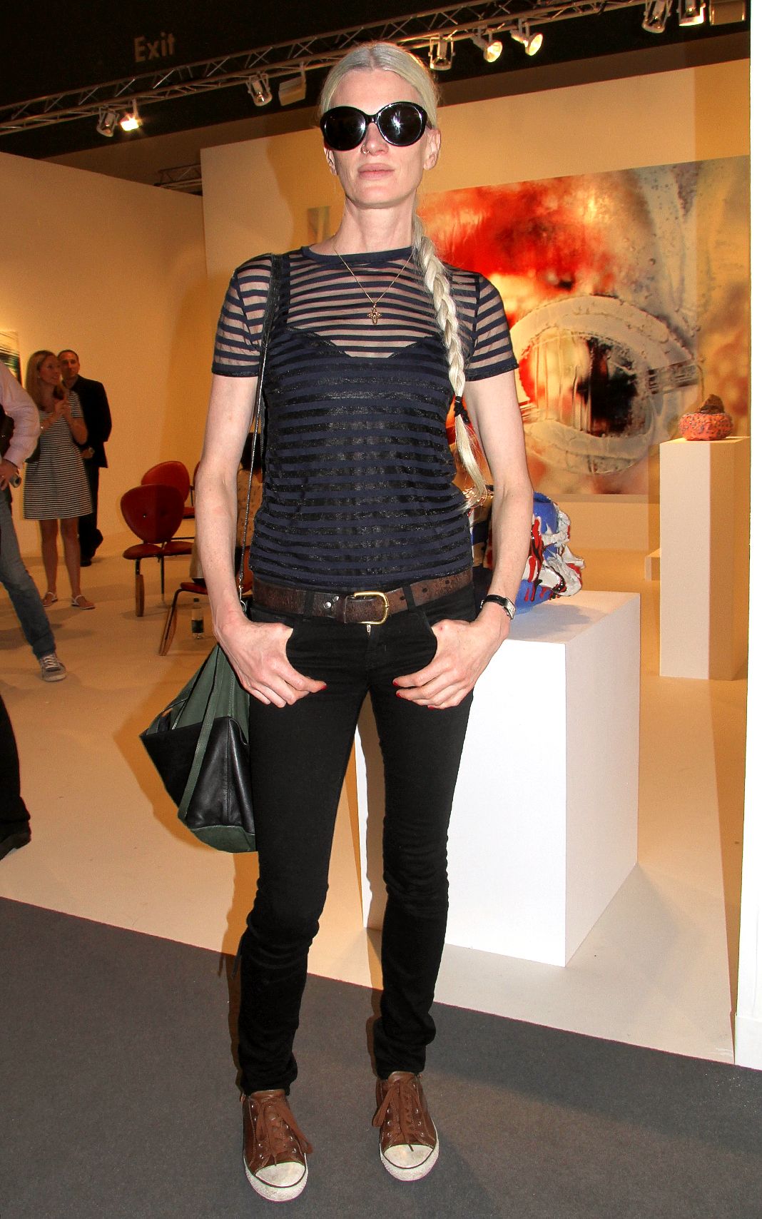 Посещает Art Basel Miami Beach 2013.