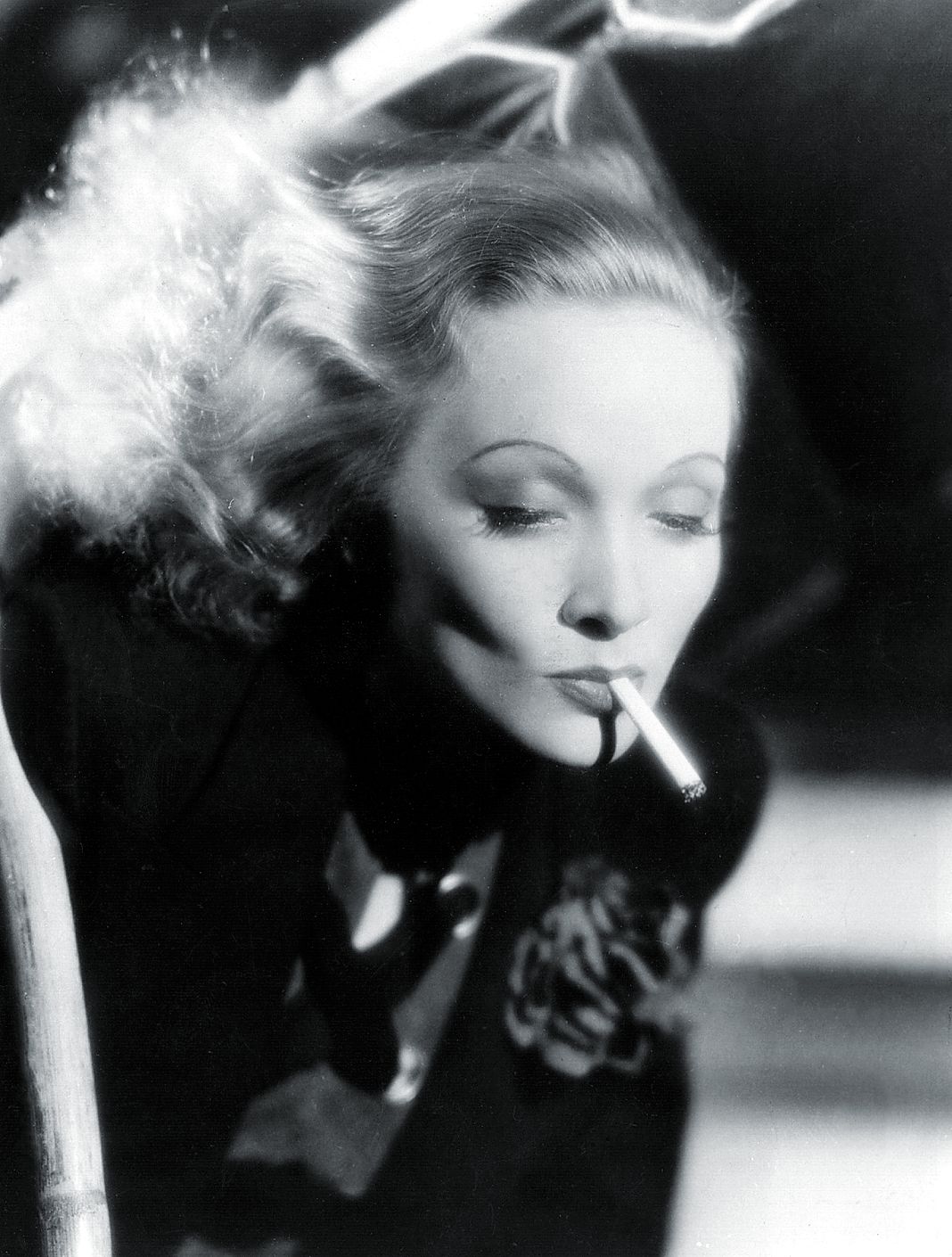 Легендарная певица и актриса Марлен Дитрих, 1932 г. Легендарная певица и актриса Марлен Дитрих