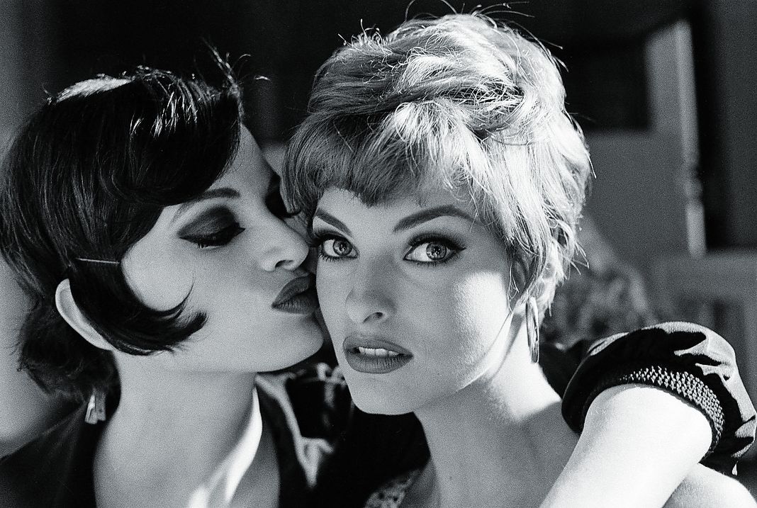 Кристен МакМенами и Линда Евангелиста Парижский Vogue, Германия 1991 год Кристен МакМенами и Линда Евангелиста Парижский Vogue