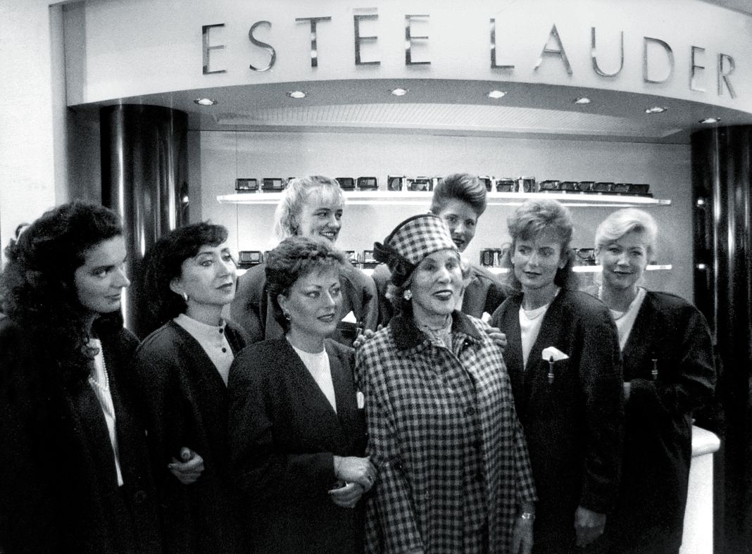 Эсте Лаудер на открытии магазина Estée Lauder Эсте Лаудер на открытии Estée Lauder