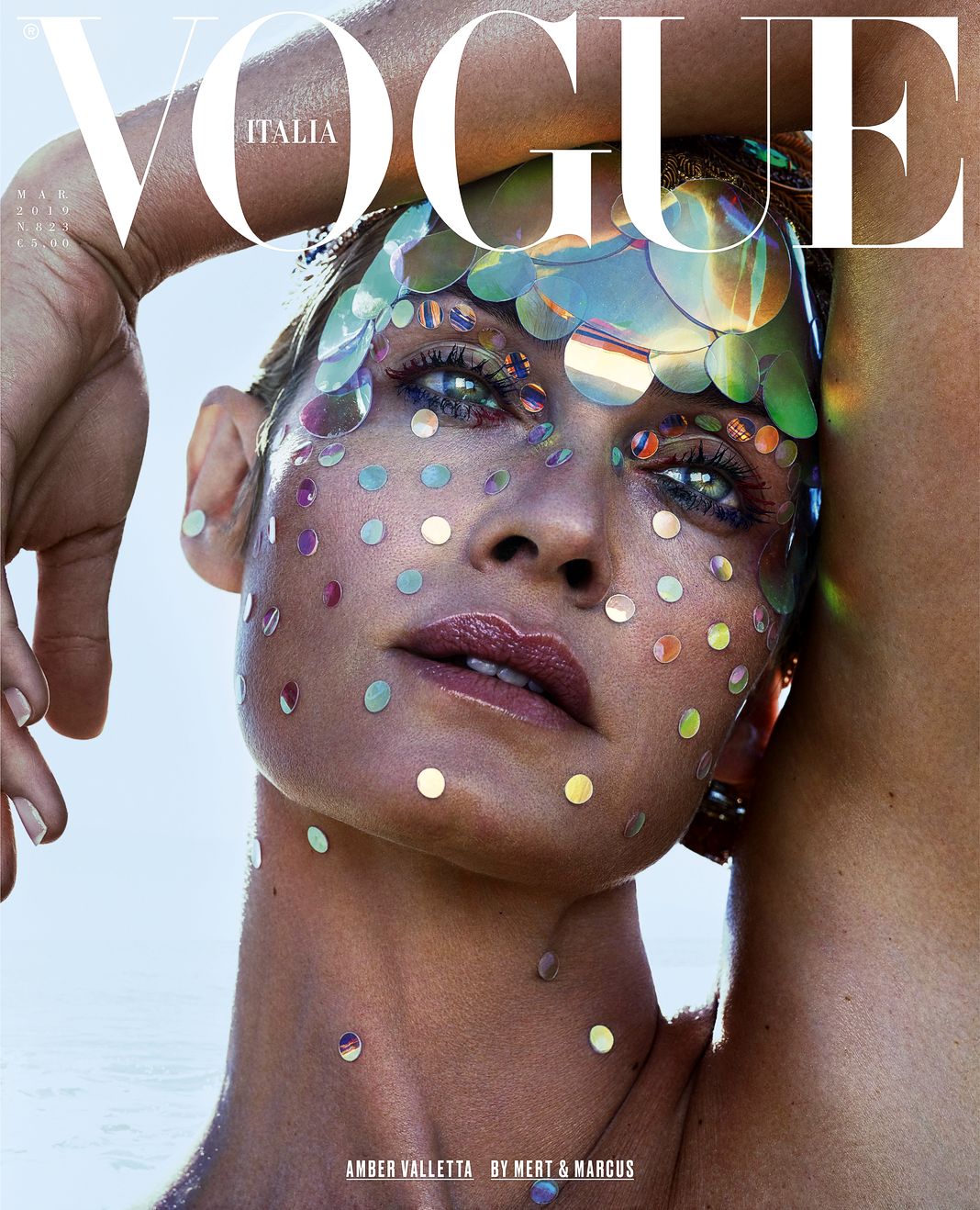 На обложке журнала Vogue Italia, фотография Mert & Marcus.