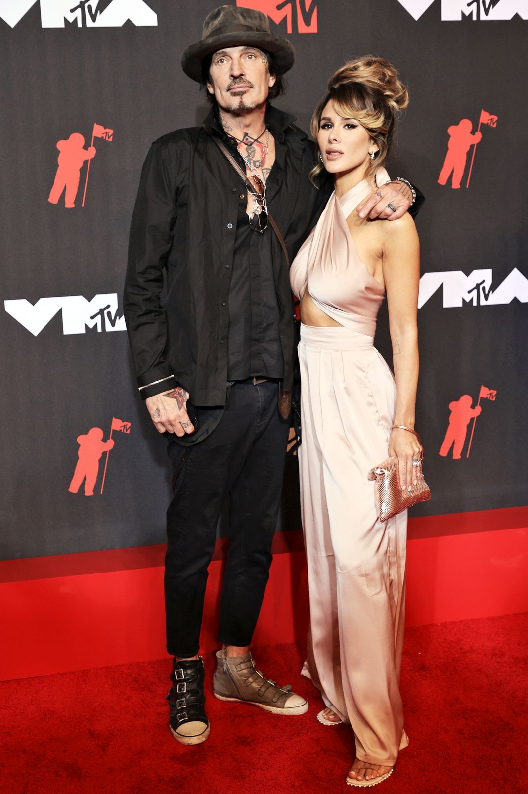 Томми Ли, Бриттани Фурлан на церемонии вручения премий MTV Video Music Awards 2021 в Нью-Йорке, 12 сентября 2021 г. Томми Ли, Бриттани Фурлан на церемонии вручения премий MTV Video Music Awards 2021