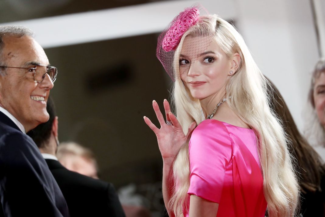 Аня Тейлор-Джой в Dior Haute Couture и украшениях Tiffany & Co. на премьере ленты «Прошлой ночью в Сохо» в рамках 78-го Венецианского международного кинофестиваля, 4 сентября 2021 г., фото 5 Аня Тейлор-Джой в Dior Haute Couture и украшениях Tiffany & Co. на премьере ленты «Прошлой ночью в Сохо» в рамках 78-го Венецианского международного кинофестиваля, 4 сентября 2021 г., фото 5